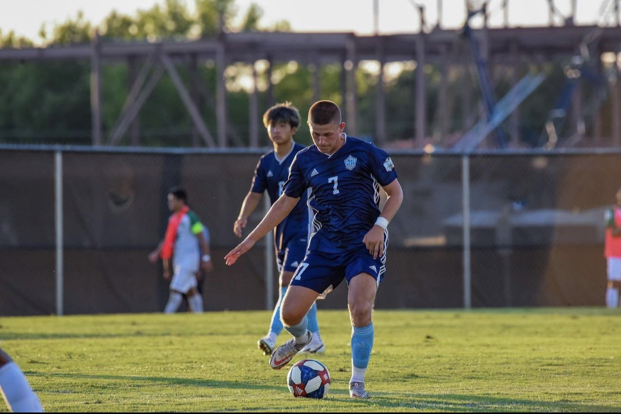 Cougars Battle Bucs to a Draw